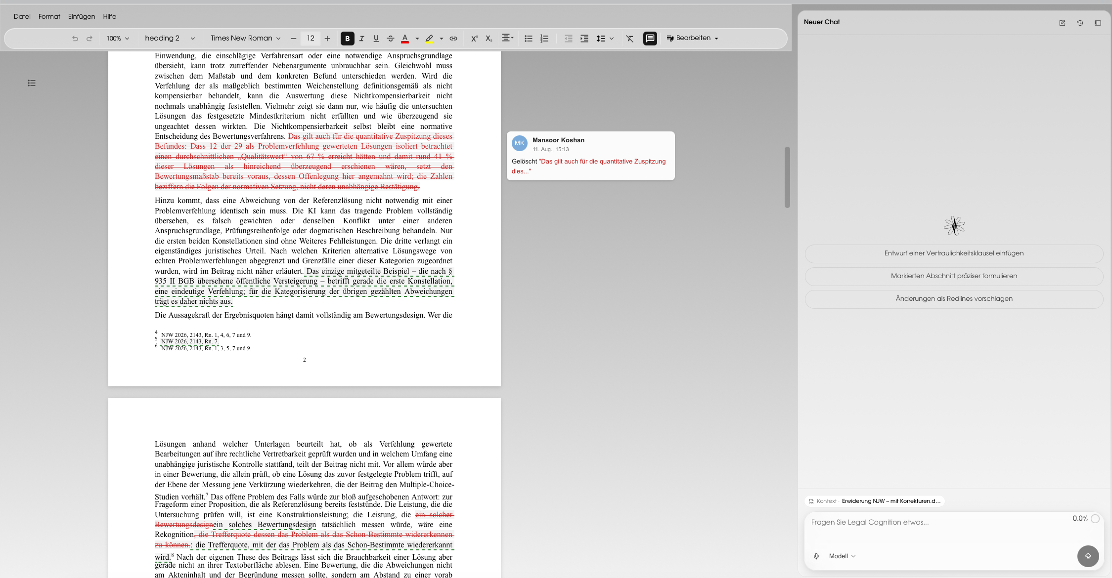 Bildschirmfoto aus Legal Cognition: ein Dokument im Editor mit sichtbarer Änderungsverfolgung — gestrichene Passagen in Rot, eingefügte unterstrichen, dazu ein Kommentar am Rand. Rechts der Assistent mit Vorschlägen: eine Vertraulichkeitsklausel einfügen, den markierten Abschnitt präziser formulieren, Änderungen als Redlines vorschlagen.