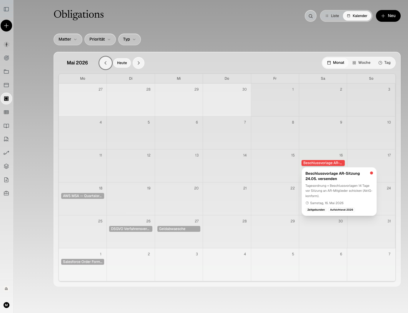 Bildschirmfoto aus Legal Cognition: die Fristenagenda über alle Akten hinweg, als Monatskalender für Mai 2026. Filter nach Akte, Priorität und Typ; im Kalender liegen Einträge zu Rahmenvertrag, Verfahrensverzeichnis und Bestellformular. Zu einem rot markierten Eintrag ist die Vorschau geöffnet: die Beschlussvorlage für die Aufsichtsratssitzung ist vierzehn Tage vorher zu versenden.