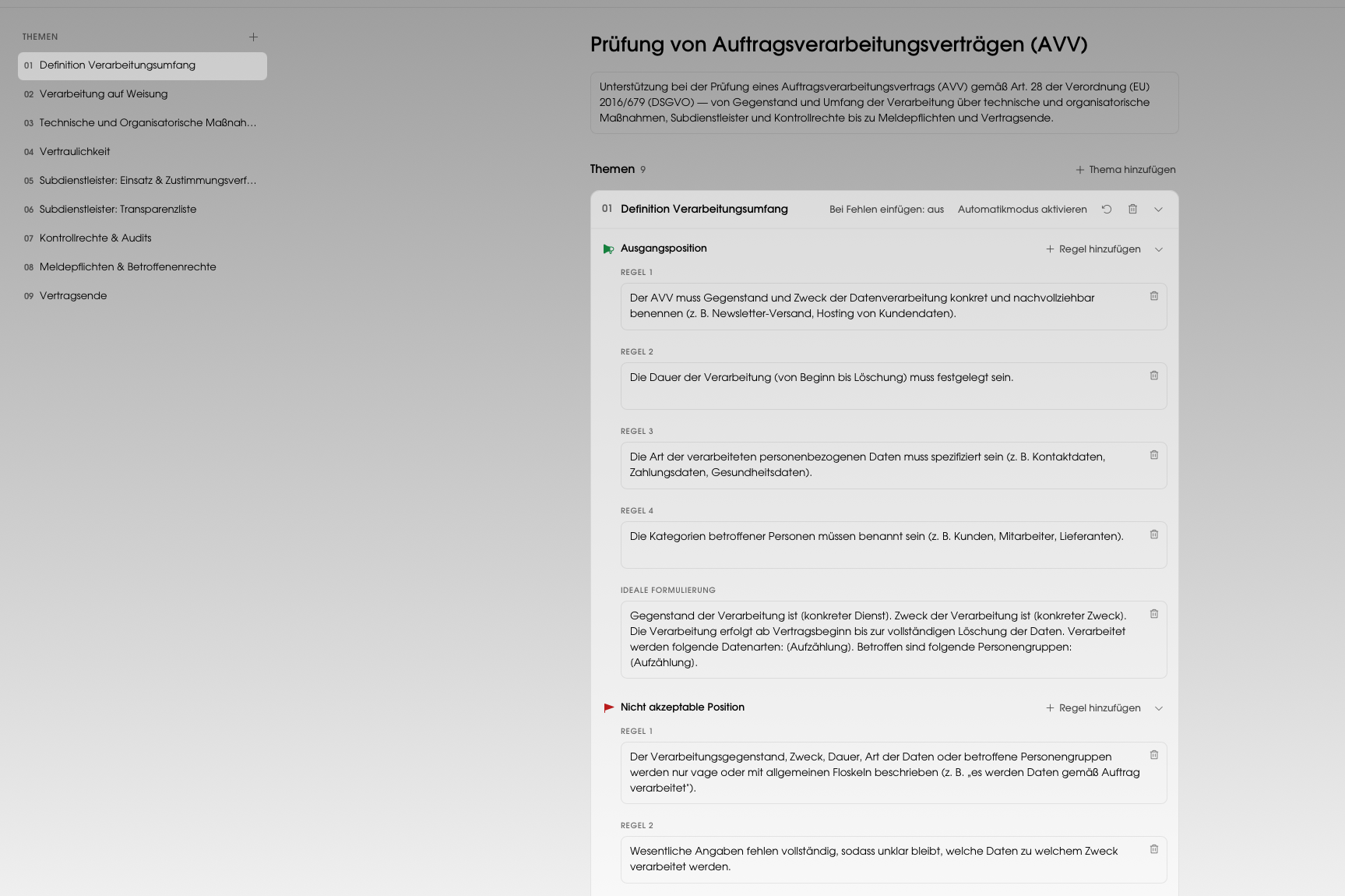 Bildschirmfoto aus Legal Cognition: ein Playbook zur Prüfung von Auftragsverarbeitungsverträgen nach Art. 28 DSGVO. Links neun Themen von Verarbeitungsumfang über Subdienstleister bis Vertragsende, rechts das erste Thema aufgeklappt — die Ausgangsposition mit vier Regeln und einer idealen Formulierung, darunter die nicht akzeptable Position mit ihren Regeln.